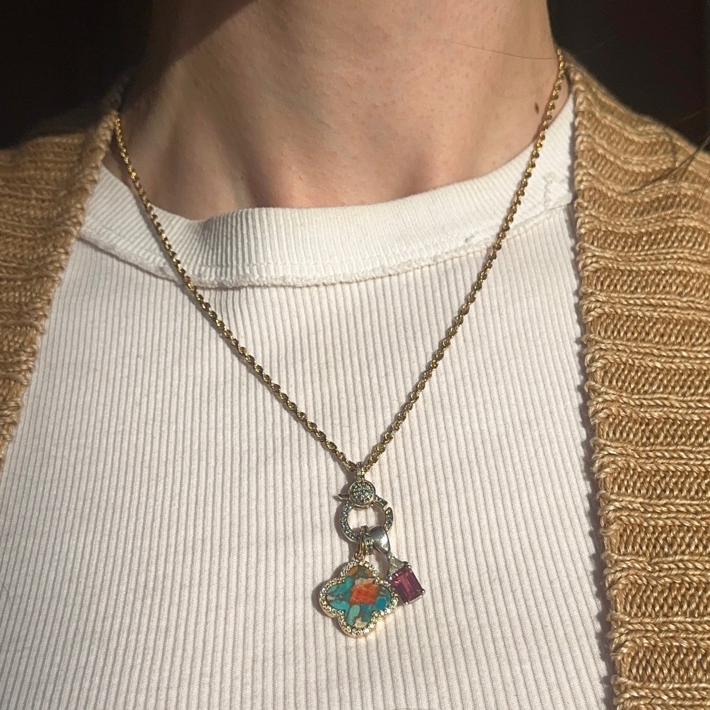 14KT Yellow Gold Blue Sapphire Pendant with Hinged Opening