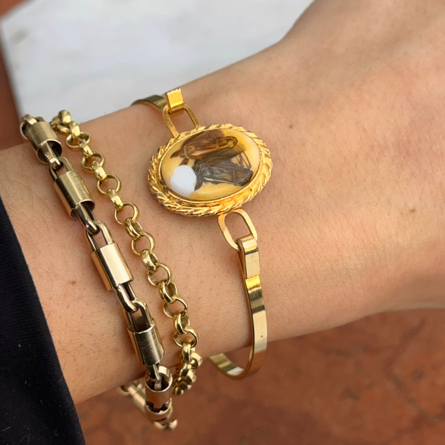 Estate Yellow Gold-Plated Painted Enamel Horse Bangle Bracelet 027