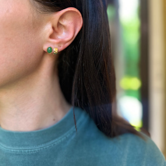 Estate 18KT Yellow Gold Oval Cabochon Green Jade Bezel Set Stud Earrings