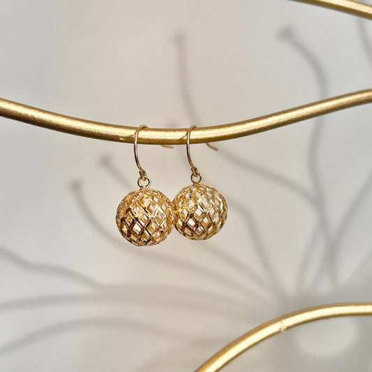 14KT Yellow Gold Diamond-Cut Open Work Round Ball Dangle Earrings