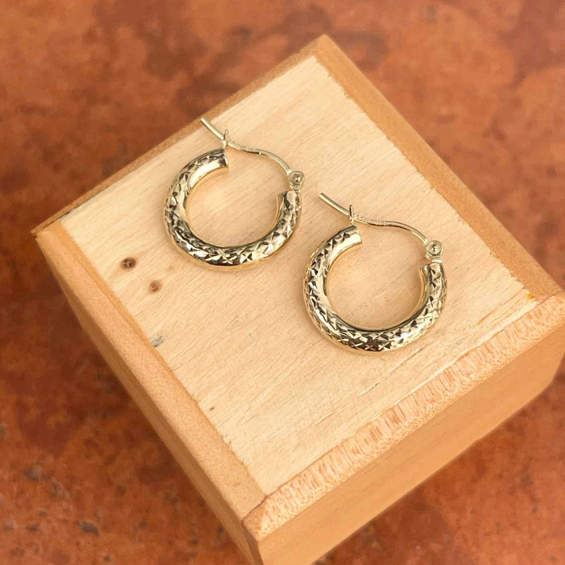 14KT Yellow Gold Diamond-Cut Tube Hoop Earrings 16mm