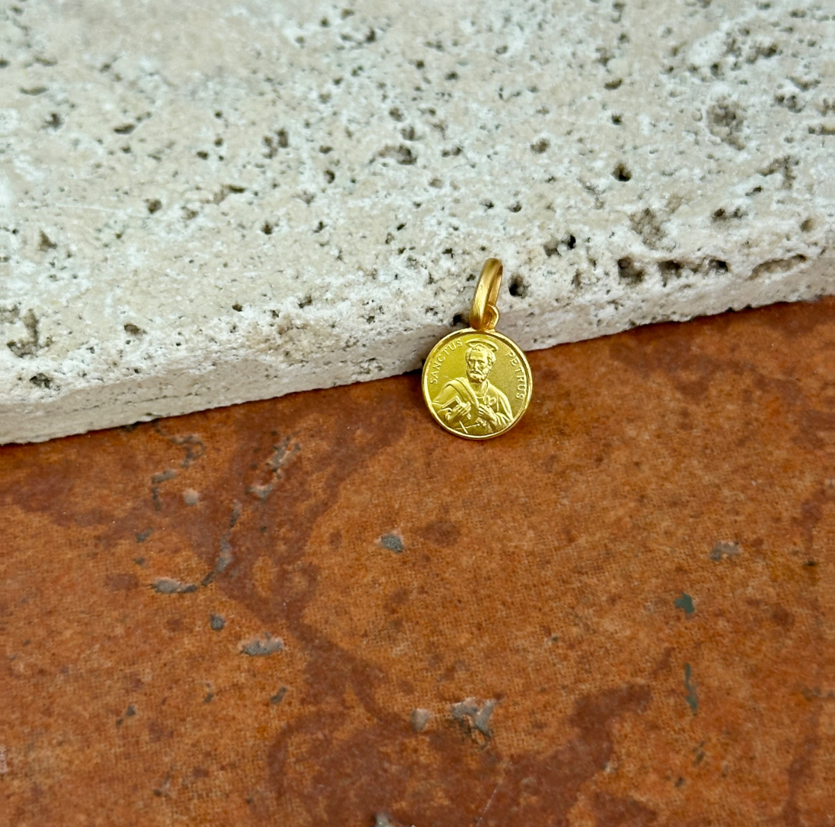 14KT Yellow Gold Matte St Peter Round Medal Pendant Charm 10mm