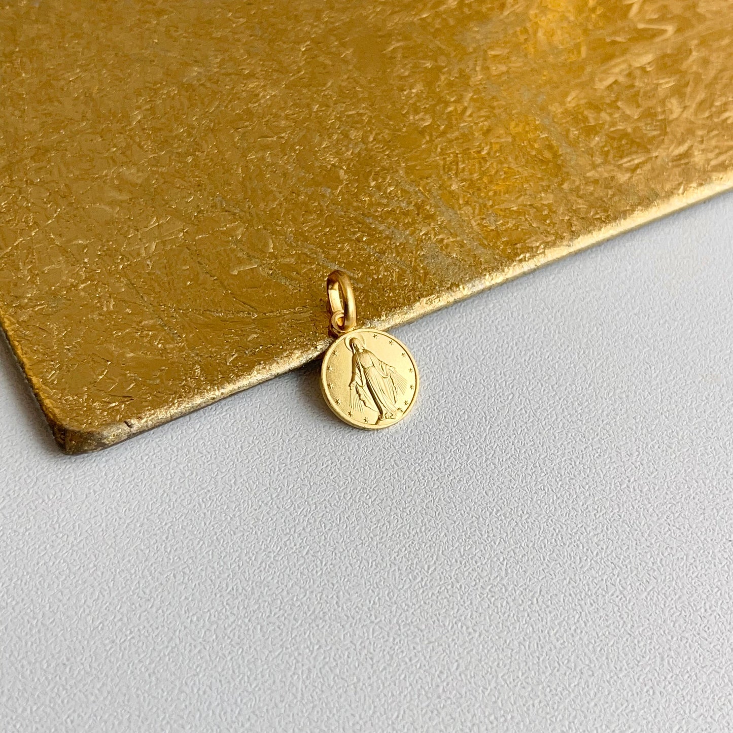 18KT Yellow Gold Miraculous Medal Round Matte Pendant Charm 10mm