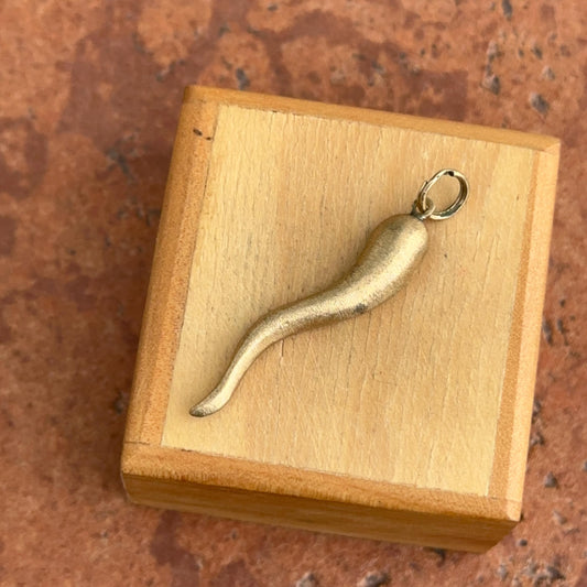 Estate 14KT Yellow Gold Matte Bark "Cornicello" Horn Pendant Charm 40mm