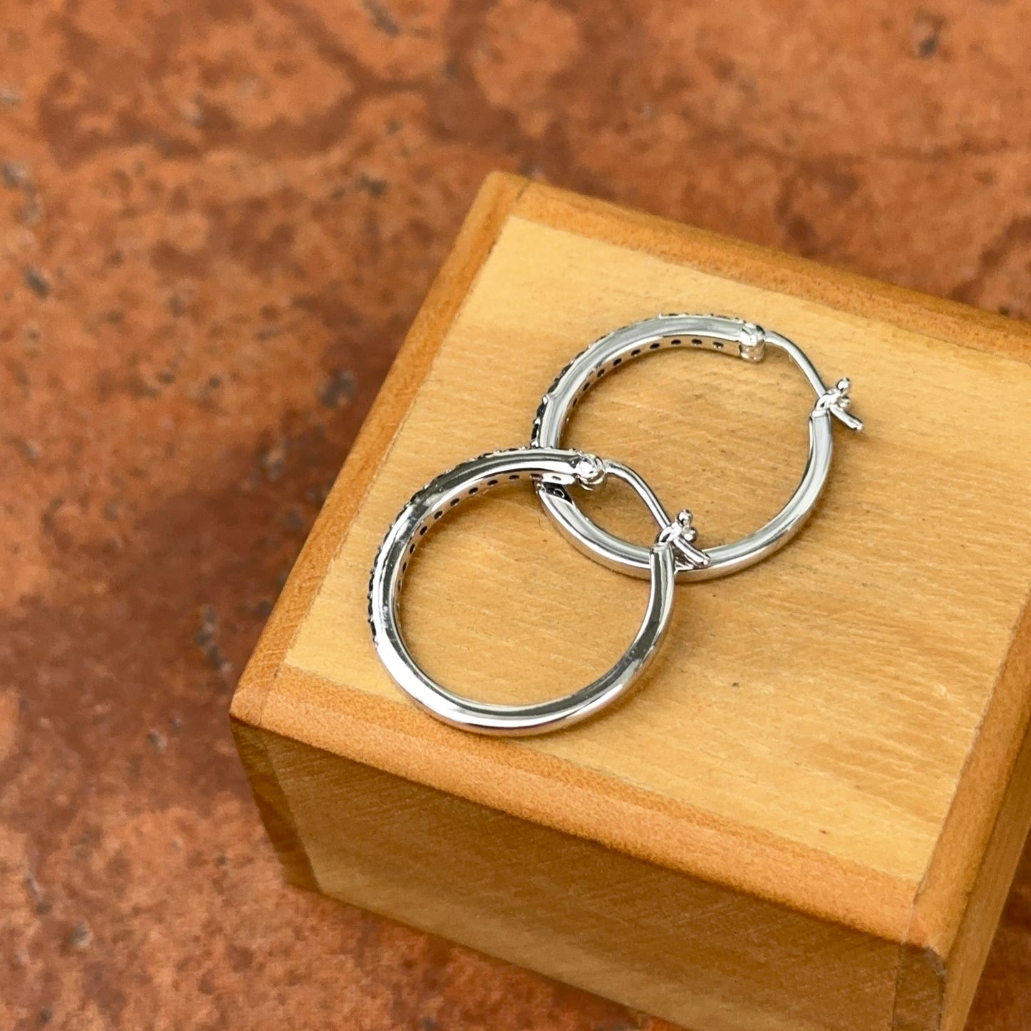 10KT White Gold Round Blue Sapphires Prong-Set Snap Back Hoop Earrings