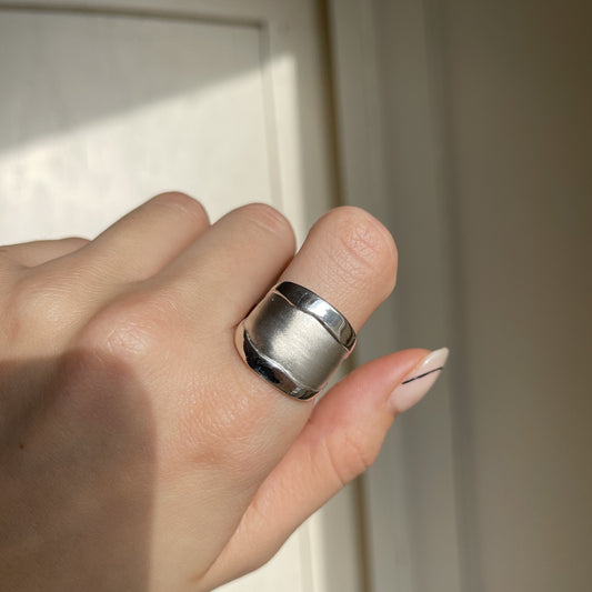 14KT White Gold Wide Artistic Polished + Matte Cigar Band Ring - LSJ