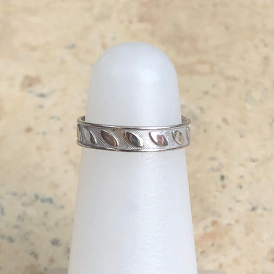 14KT White Gold Leaf Pattern Toe Ring, 14KT White Gold Leaf Pattern Toe Ring - Legacy Saint Jewelry