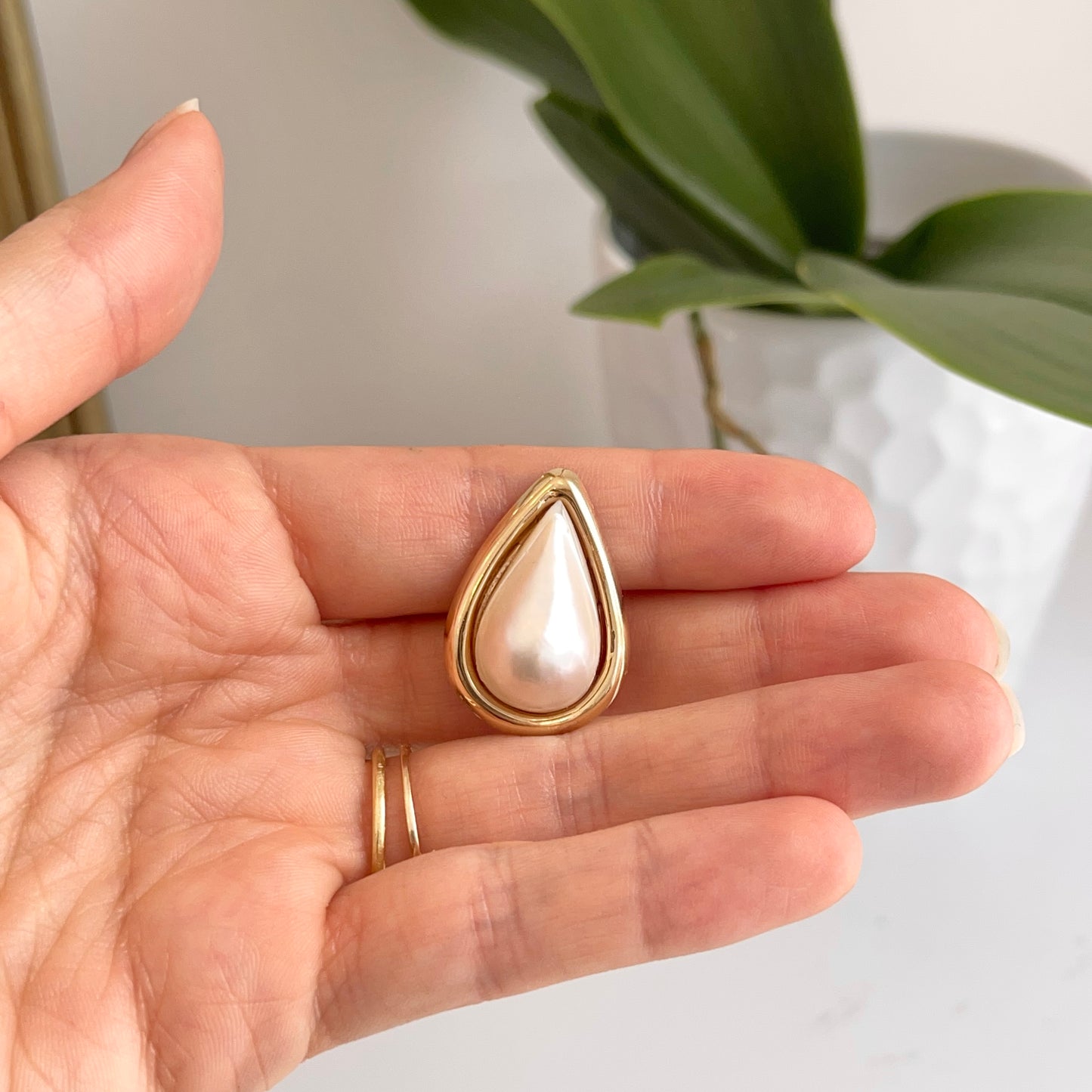 Estate 14KT Yellow Gold Teardrop Mabe Pearl Omega Clip-On Earrings