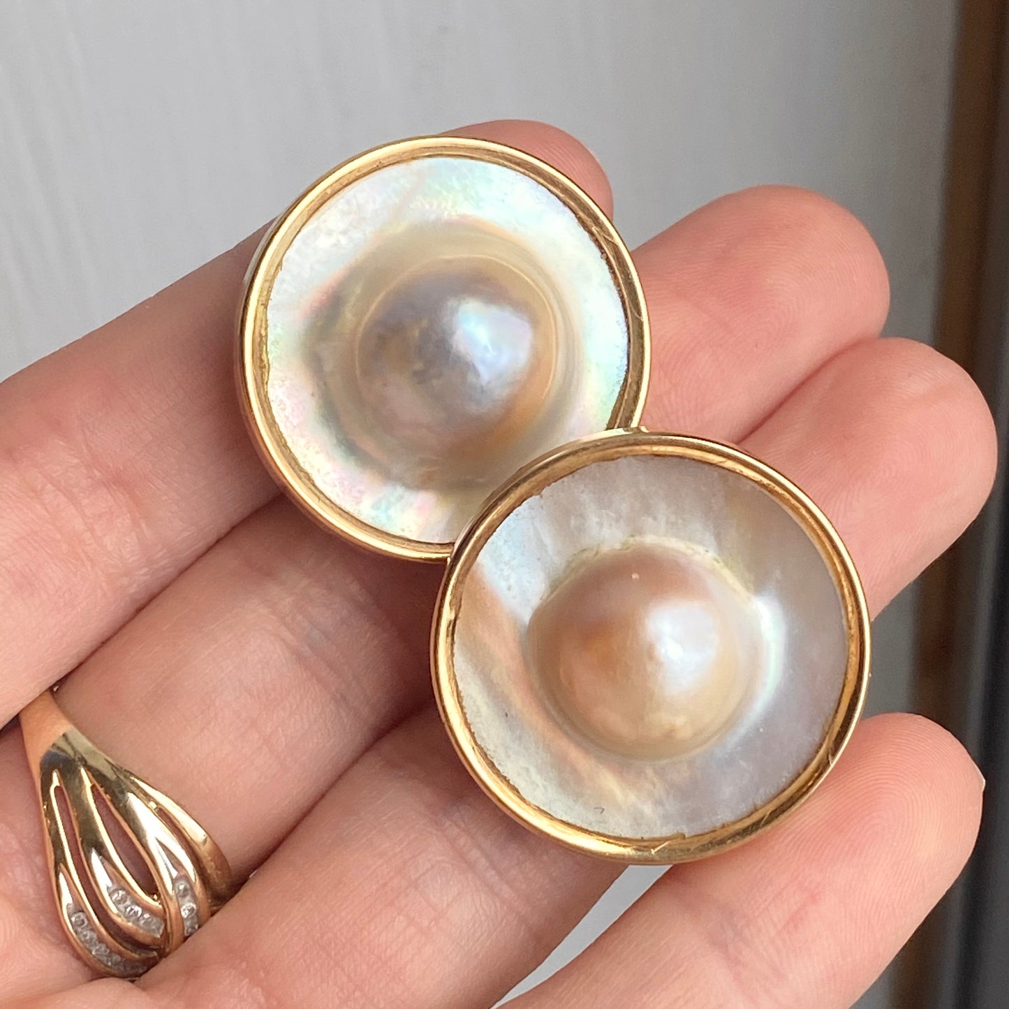 Estate 14KT Yellow Gold Blister Mabe Pink Pearl Clip-On Round Earrings, Estate 14KT Yellow Gold Blister Mabe Pink Pearl Clip-On Round Earrings - Legacy Saint Jewelry
