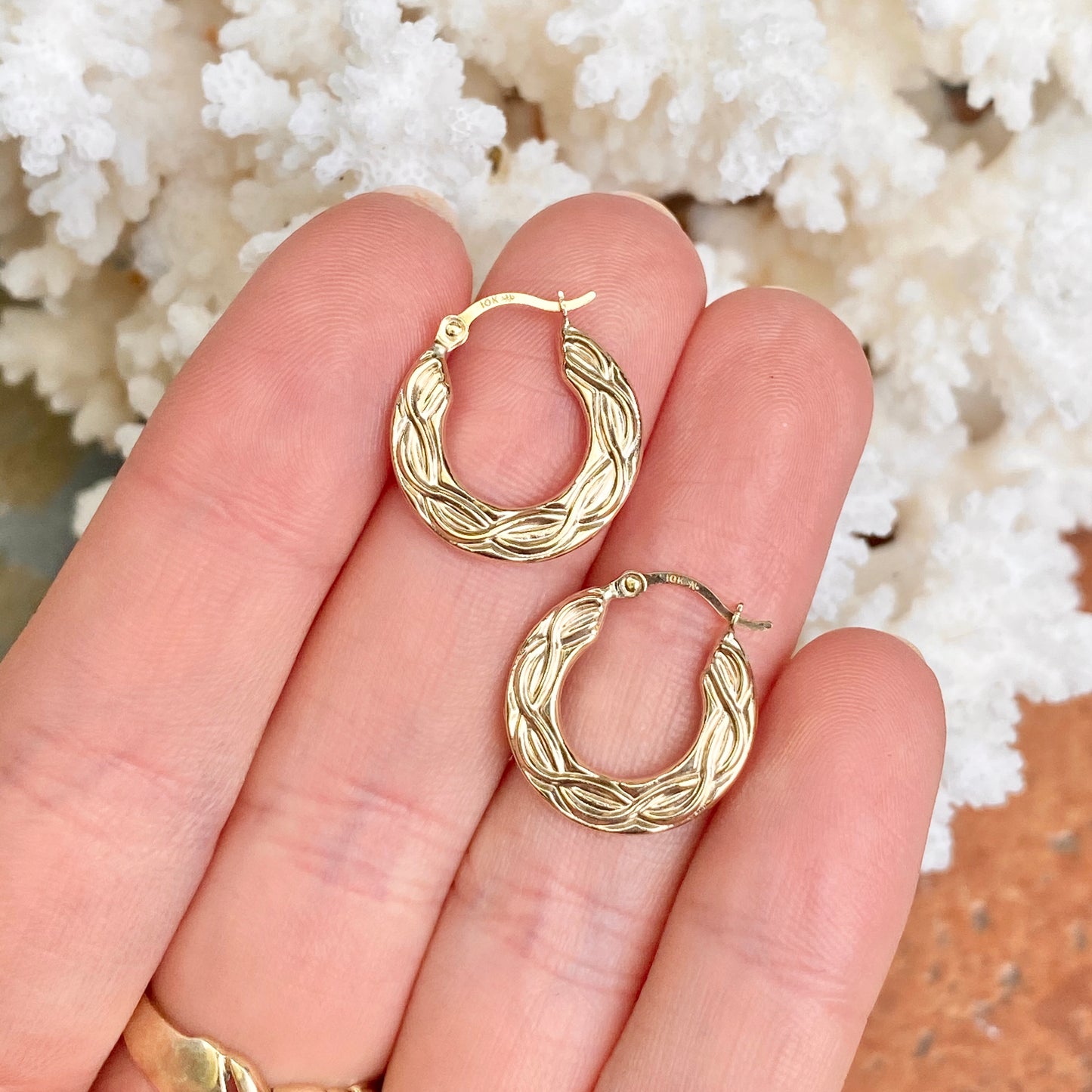 10KT Yellow Gold Textured Pattern Hoop Earrings 18mm