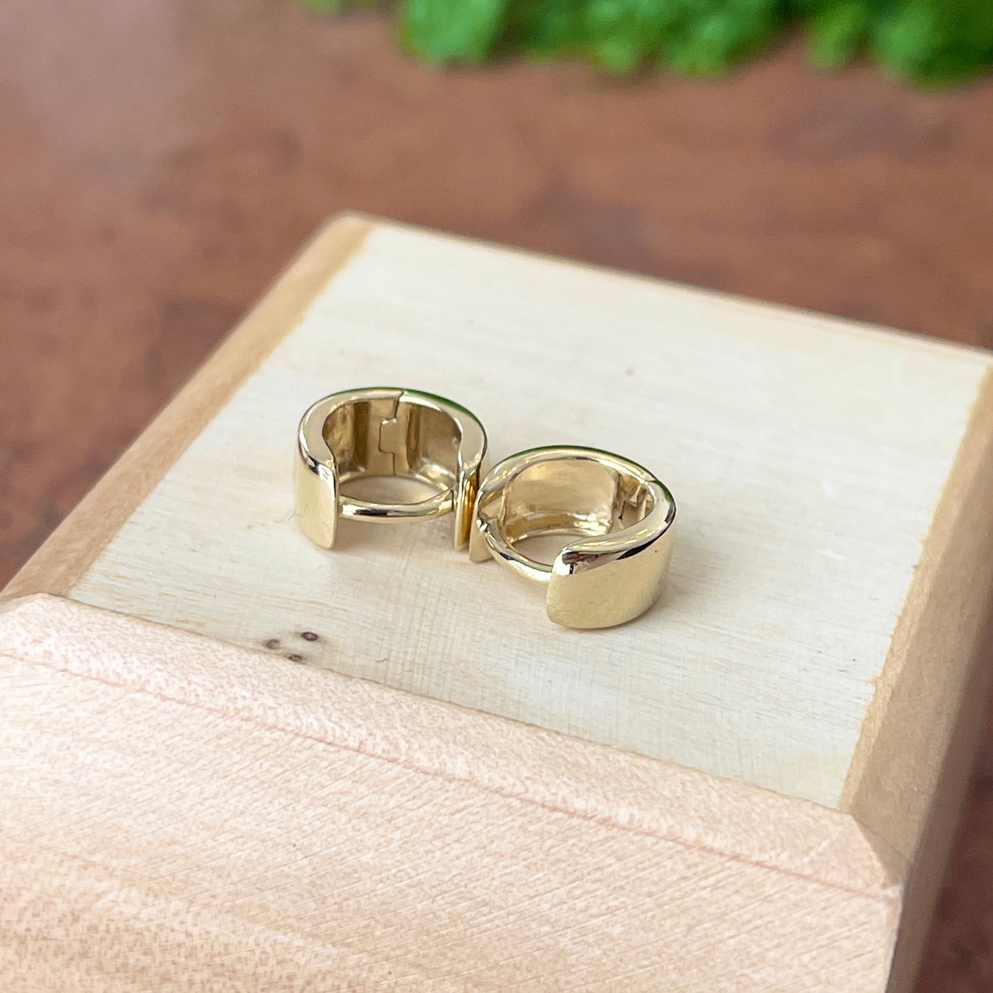 10KT Yellow Gold Hinged Huggie Hoop Earrings 9mm