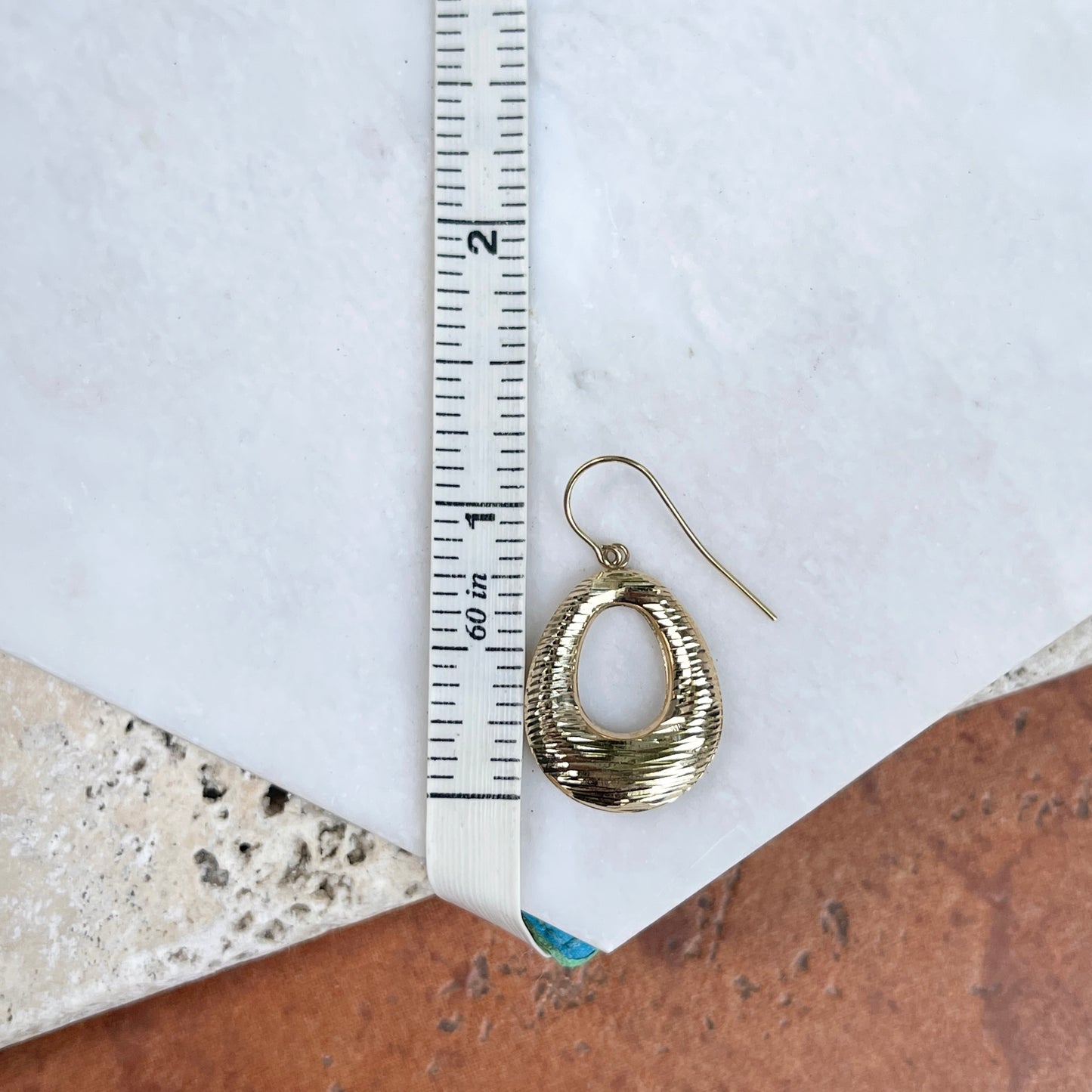 Vintage 14KT Yellow Gold Textured Oval Wire Dangle Earrings