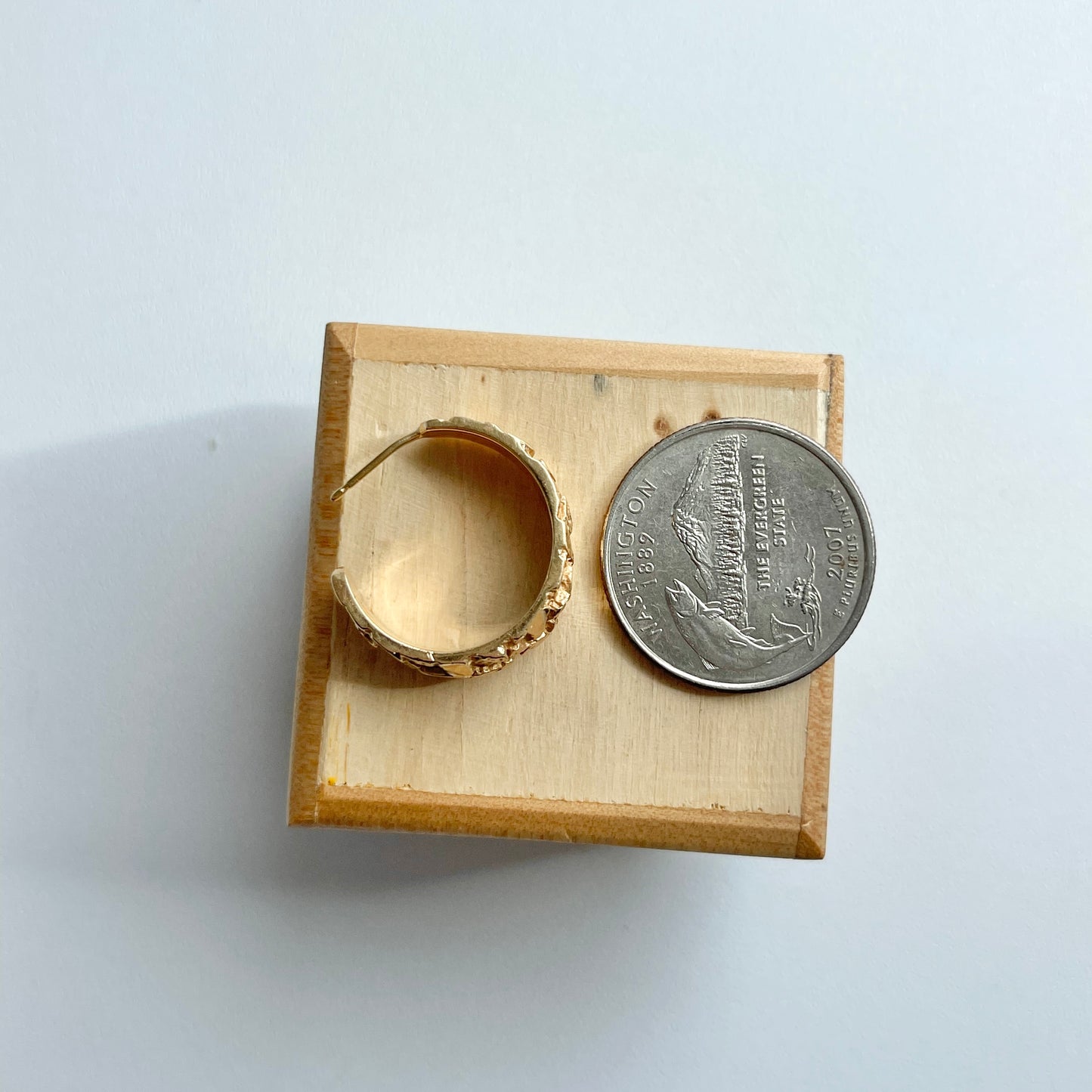 Estate 14KT Yellow Gold Nugget Tapered Hoop Earrings