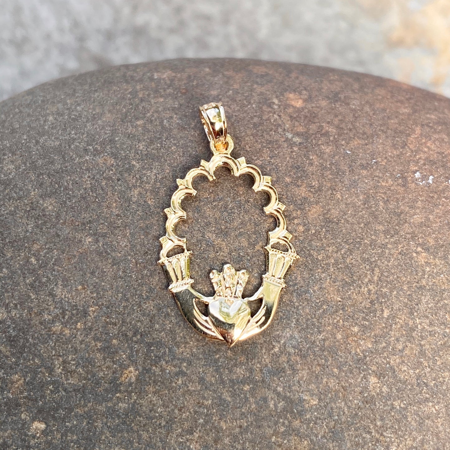 14KT Yellow Gold Celtic Claddagh Lace Trim Oval Pendant, 14KT Yellow Gold Celtic Claddagh Lace Trim Oval Pendant - Legacy Saint Jewelry