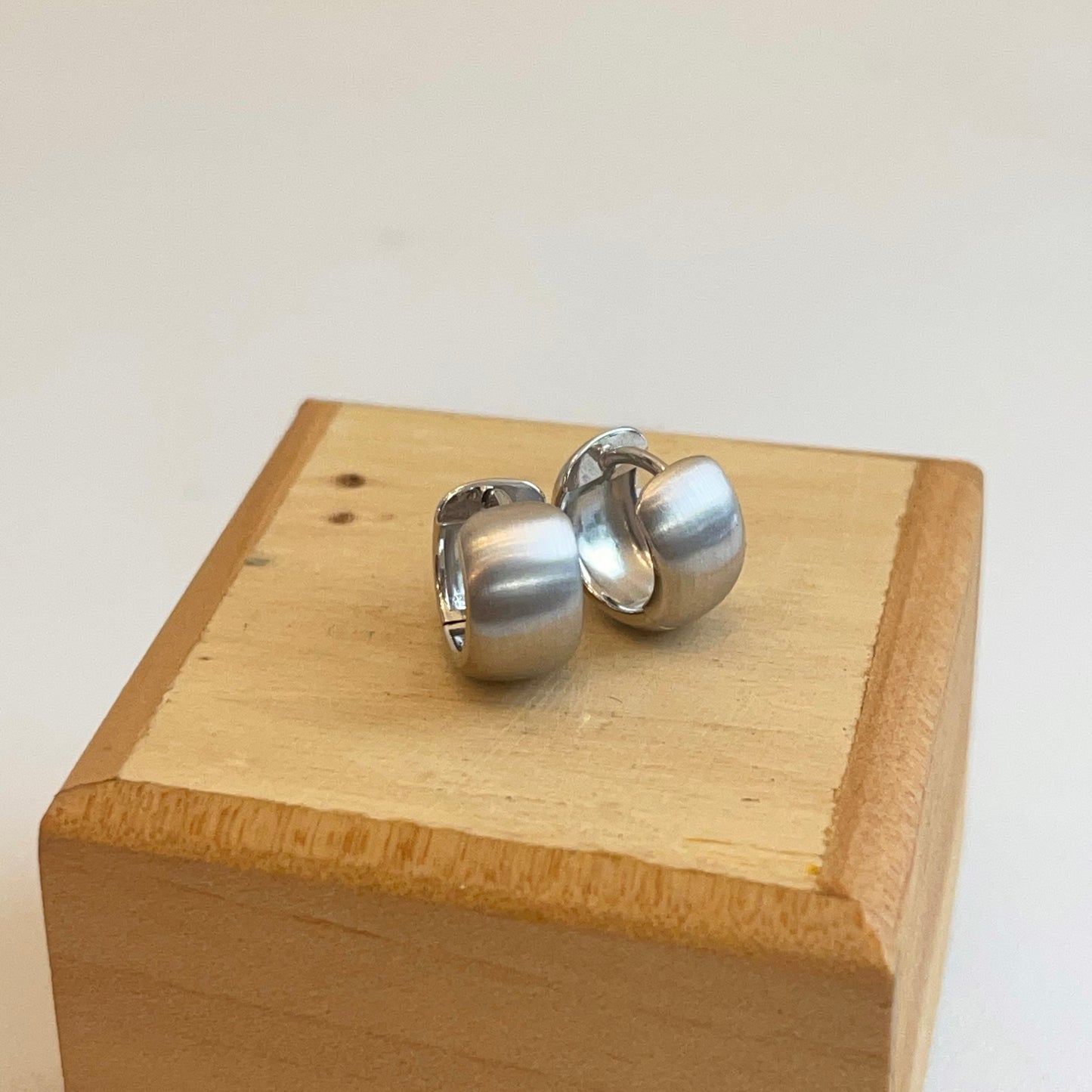 14KT White Gold Brushed Matte Hinged Huggie Hoop Earrings 11.5mm