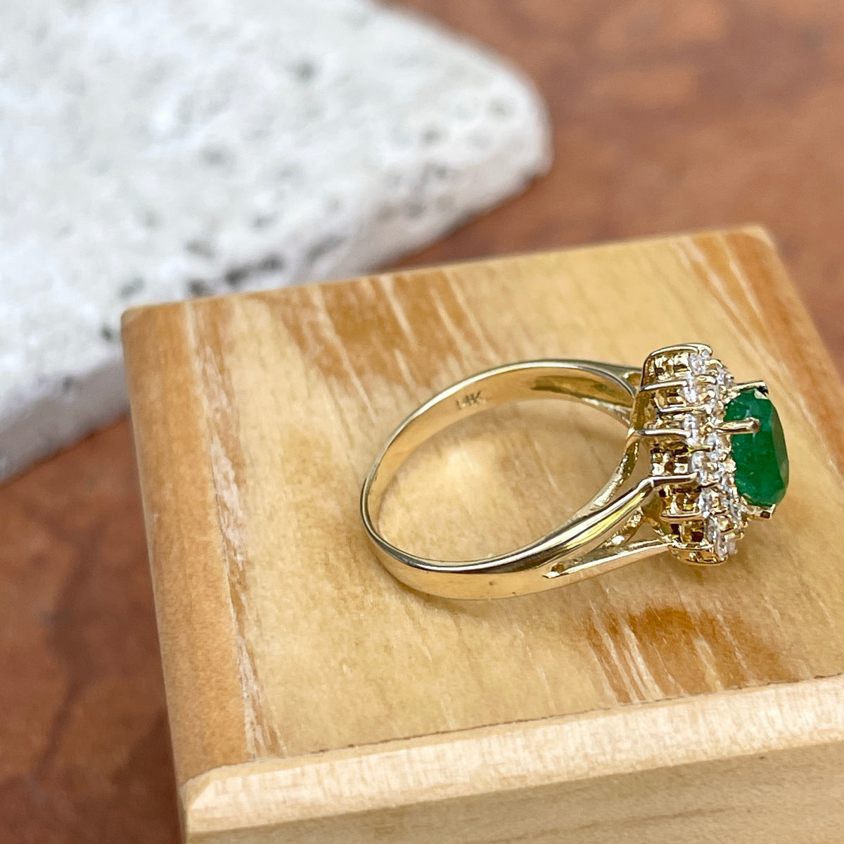 500円引きクーポン】【500円引きクーポン】 ル ヴァン レディース リング アクセサリー Emerald (7 Ct. Diamond (1 Ct.  Halo Ring In 14k Gold Emerald 指輪・リング