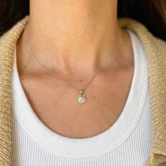 14KT White Gold 2D Scallop Shell Pendant Charm