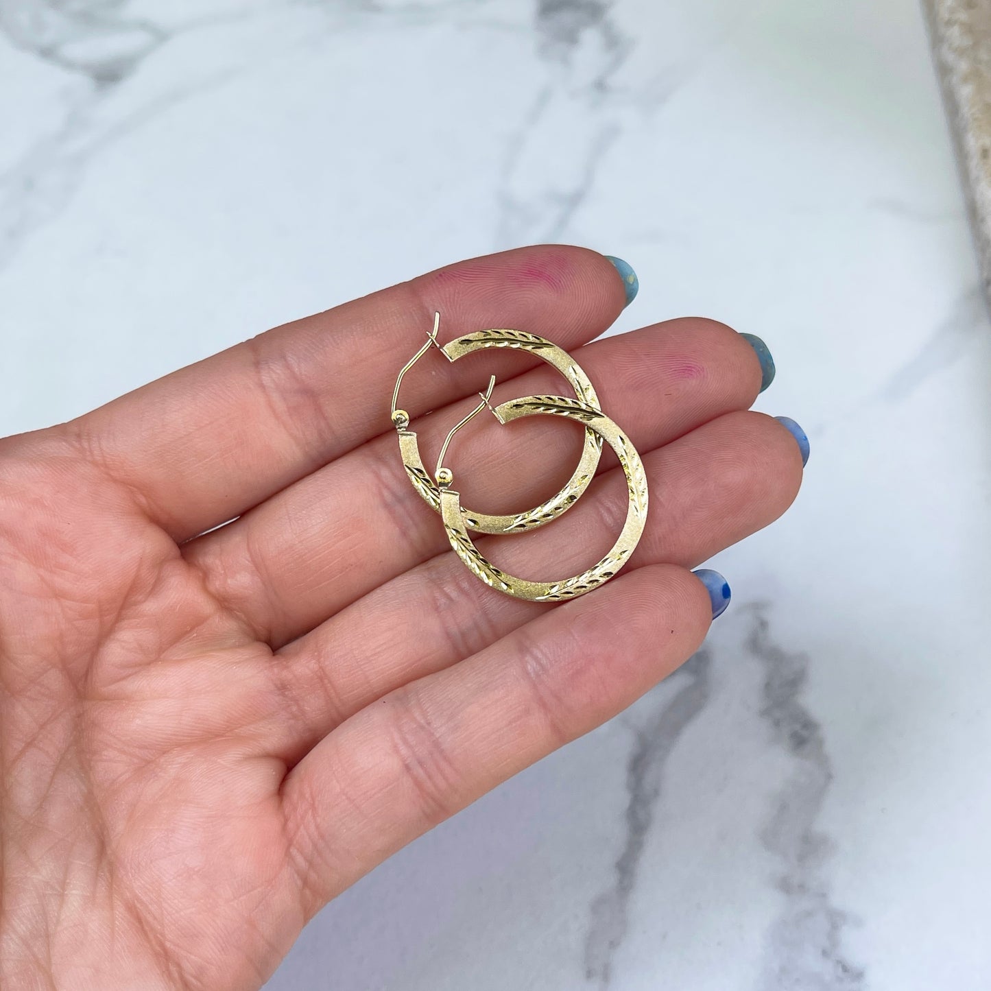 10KT Yellow Gold Satin Diamond-Cut Round Hoop Earrings 25mm