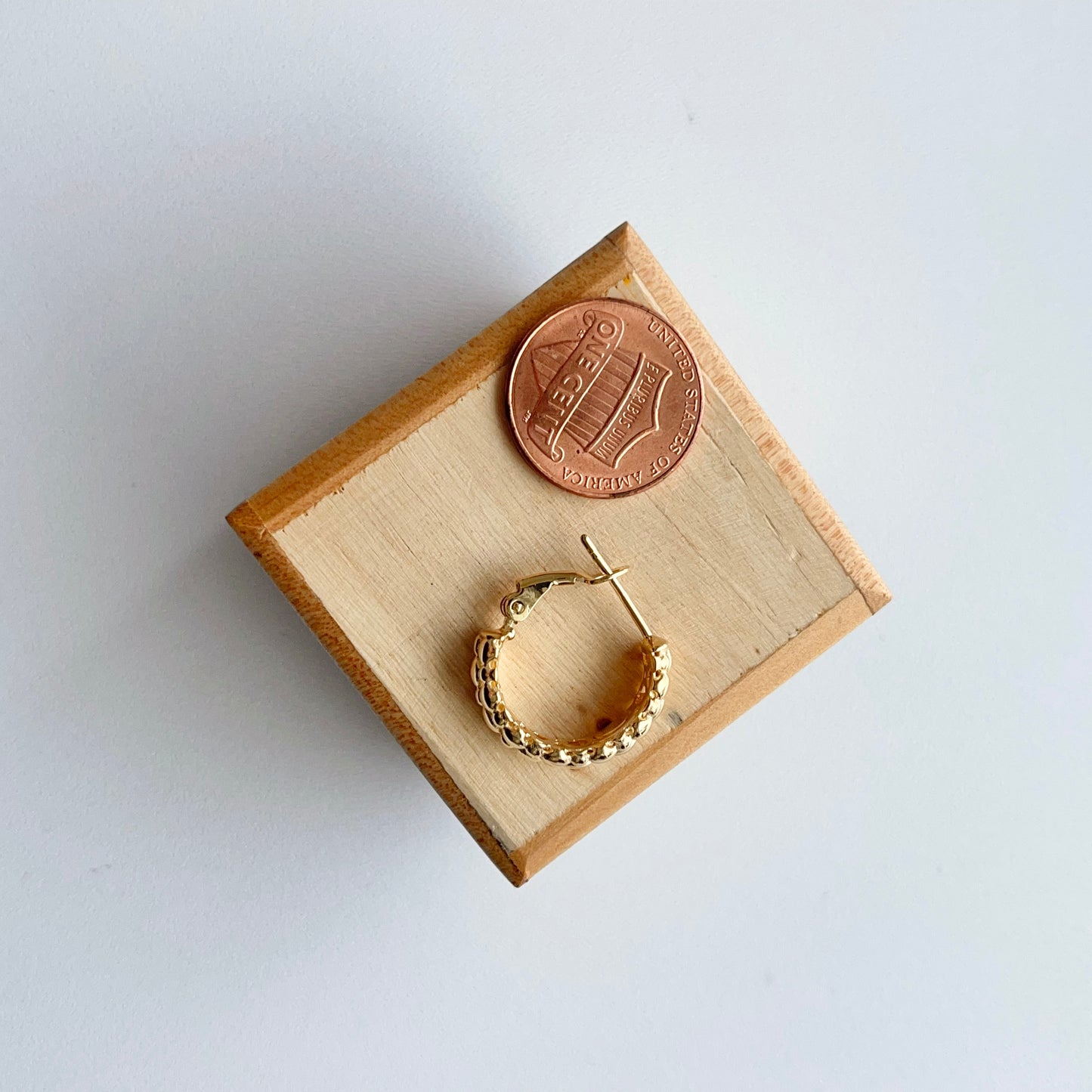 14KT Yellow Gold Popcorn Detail Omega Back Hoop Earrings 19mm