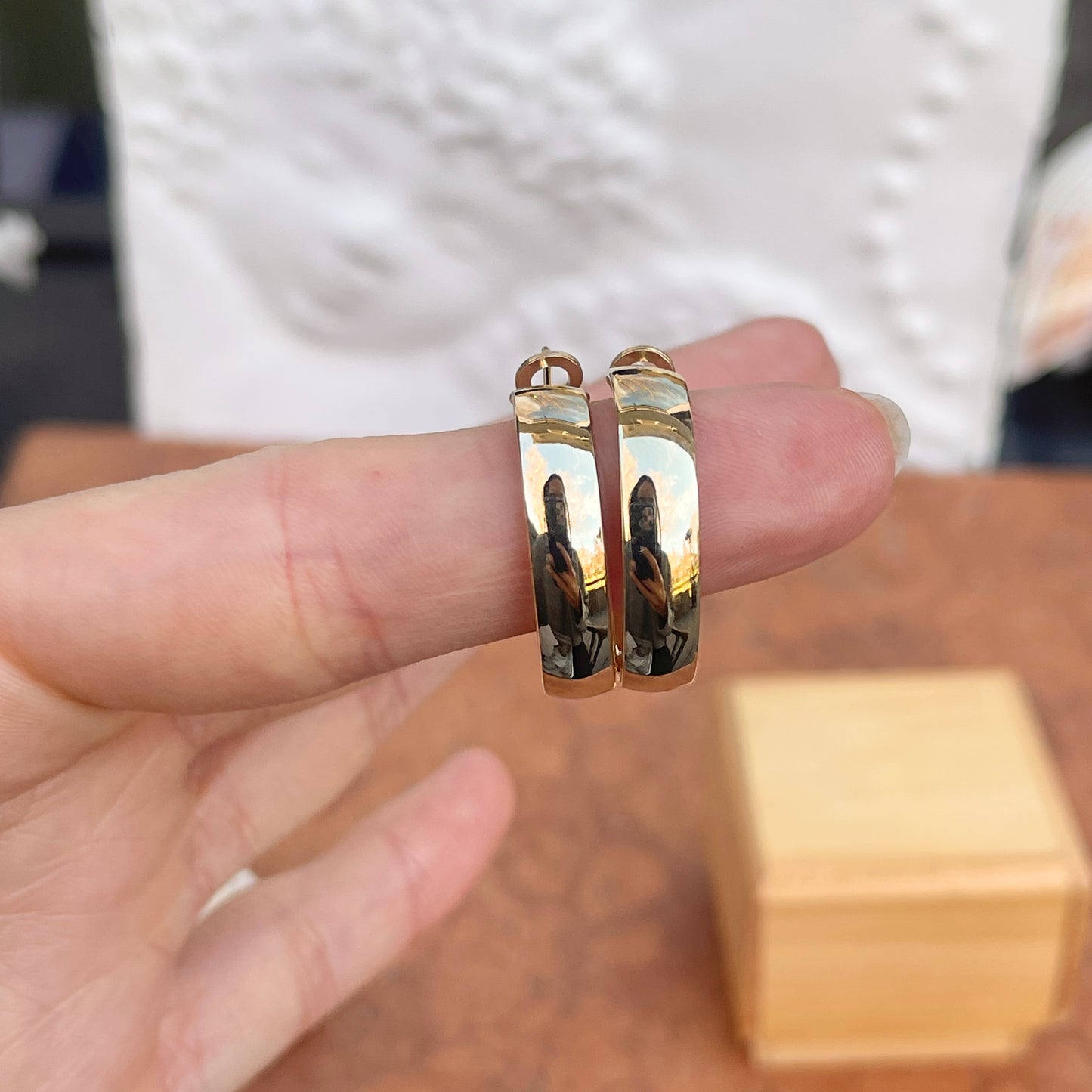 14KT Yellow Gold Shiny 6mm Oval Omega Hoop Earrings 22mm