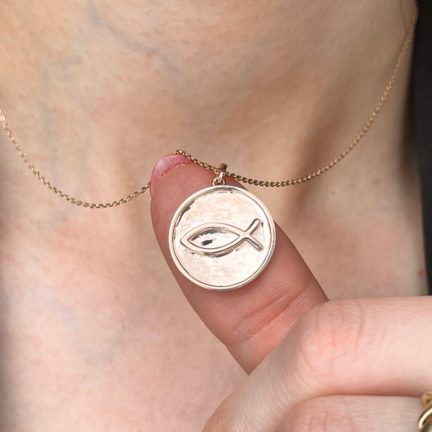 14KT Rose Gold Matte Ichthus Round Medal Disc Pendant 20mm