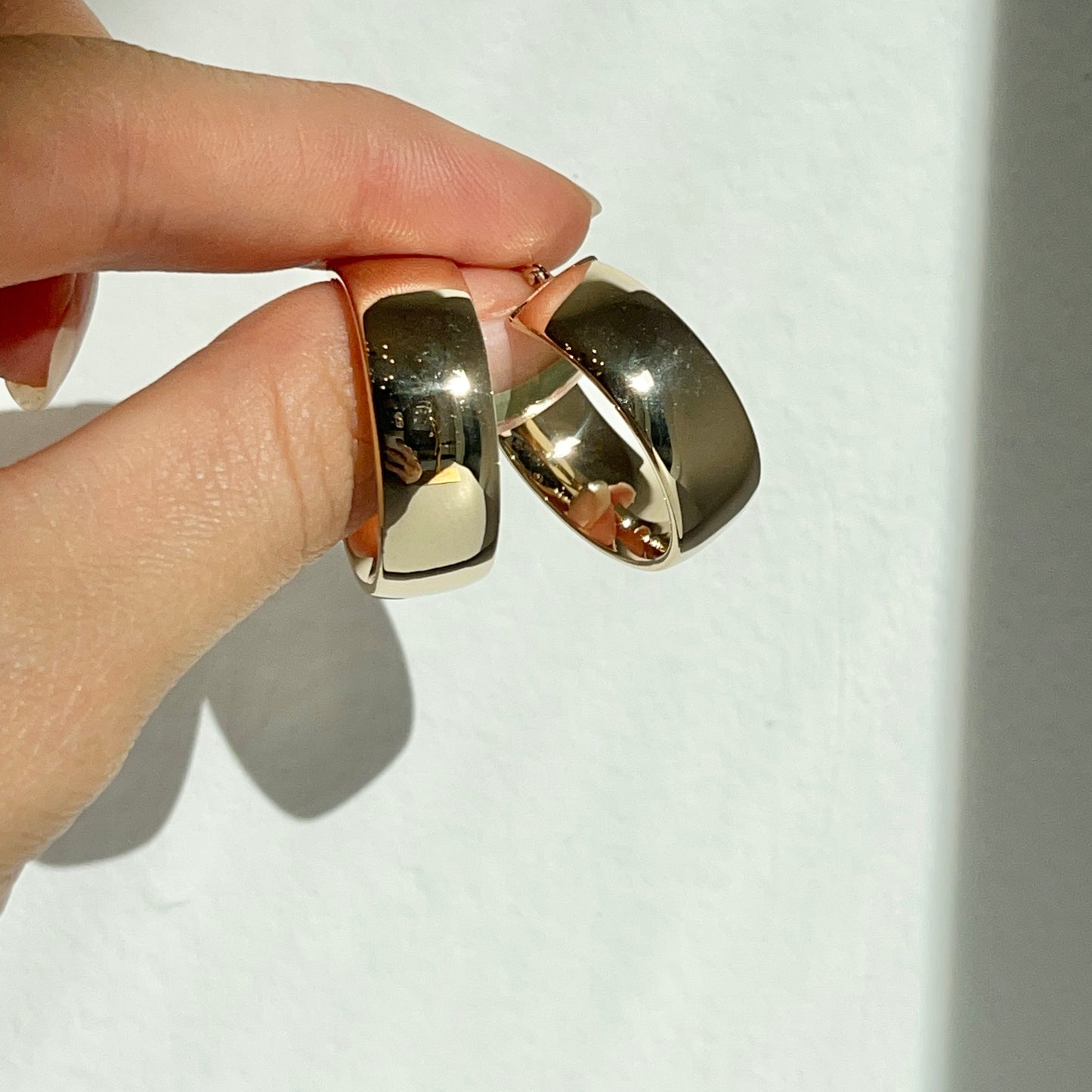 14KT Yellow Gold Wide 10mm Round Tube Hoop Earrings 25mm