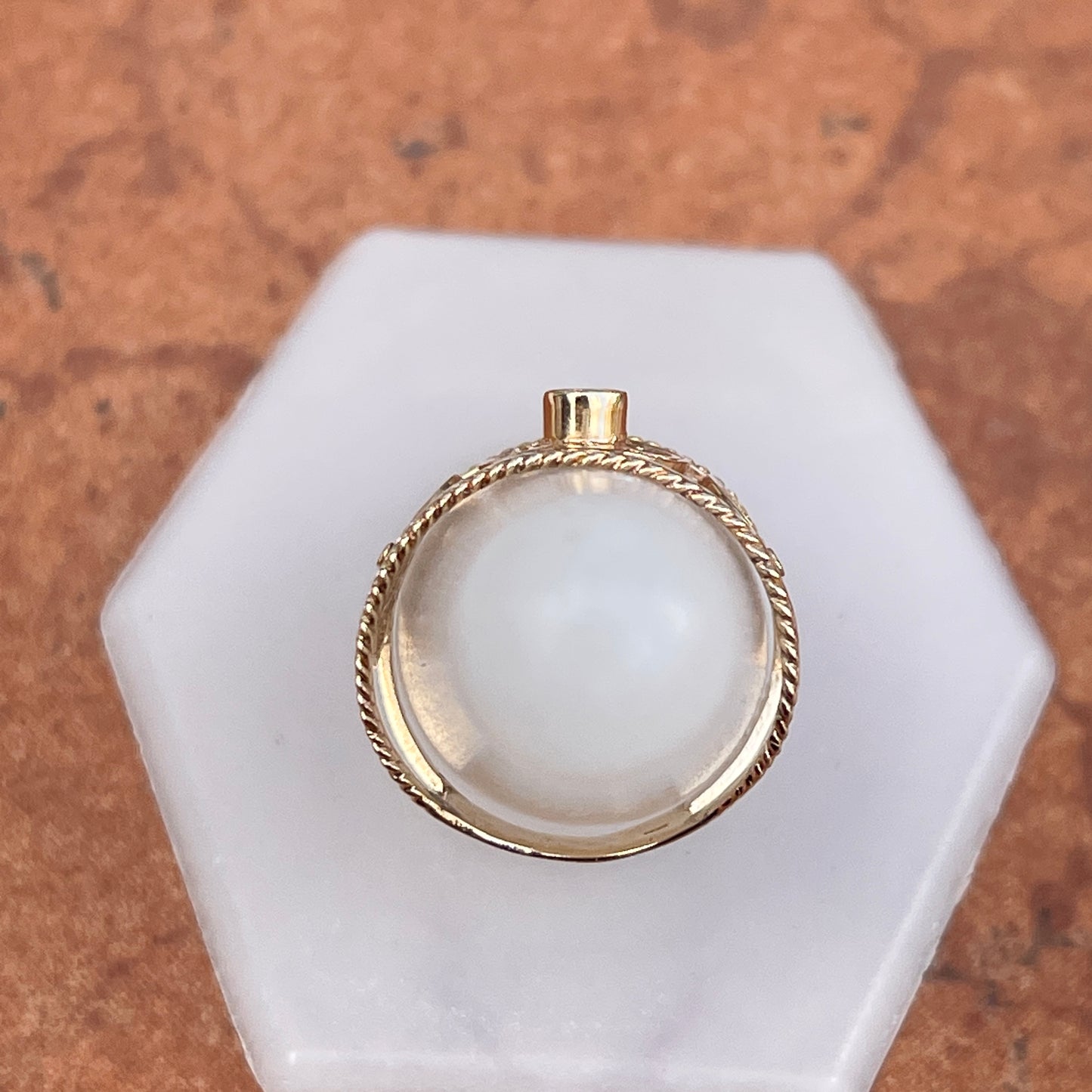 Estate 14KT Yellow Gold Round Emerald Clover Design Cigar Band Ring