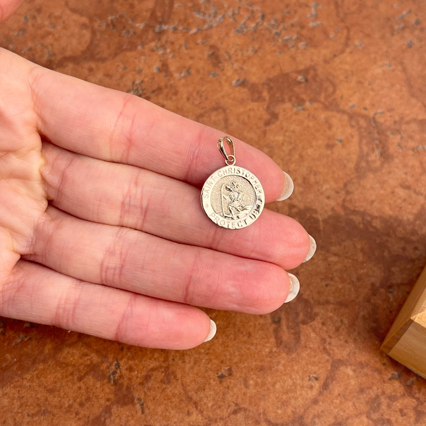 14KT Yellow Gold Saint Christopher Round Medal Pendant 17.5mm