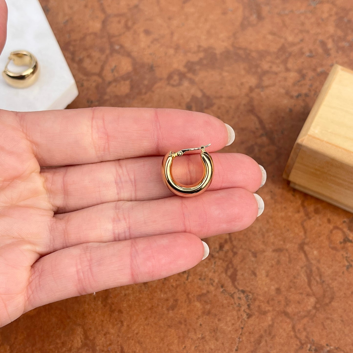 14KT Yellow Gold Shiny 9mm Wide Puffed Huggie Hoop Earrings 18mm