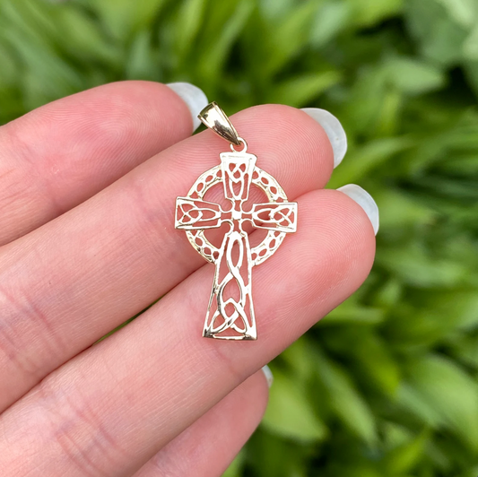 14KT Yellow Gold Celtic Open Knot Eternity Circle Pendant