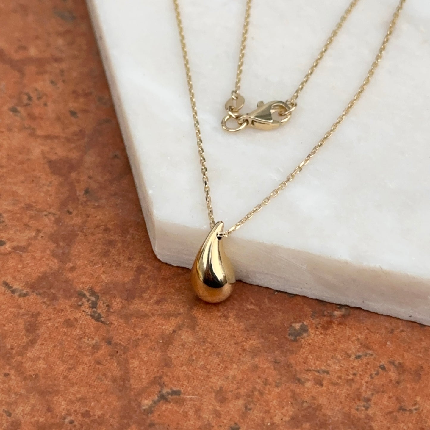 14KT Yellow Gold Tapered Puff Teardrop Pendant Chain Necklace