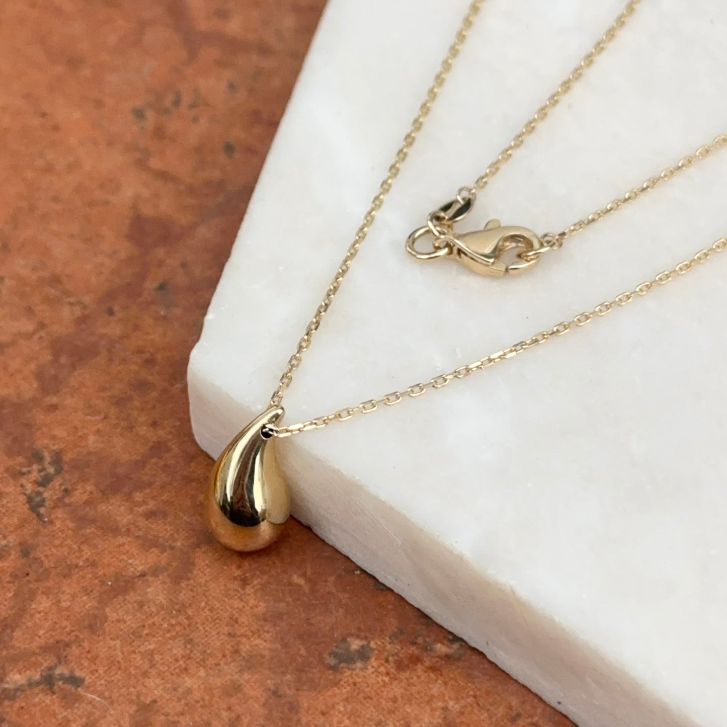 14KT Yellow Gold Tapered Puff Teardrop Pendant Chain Necklace