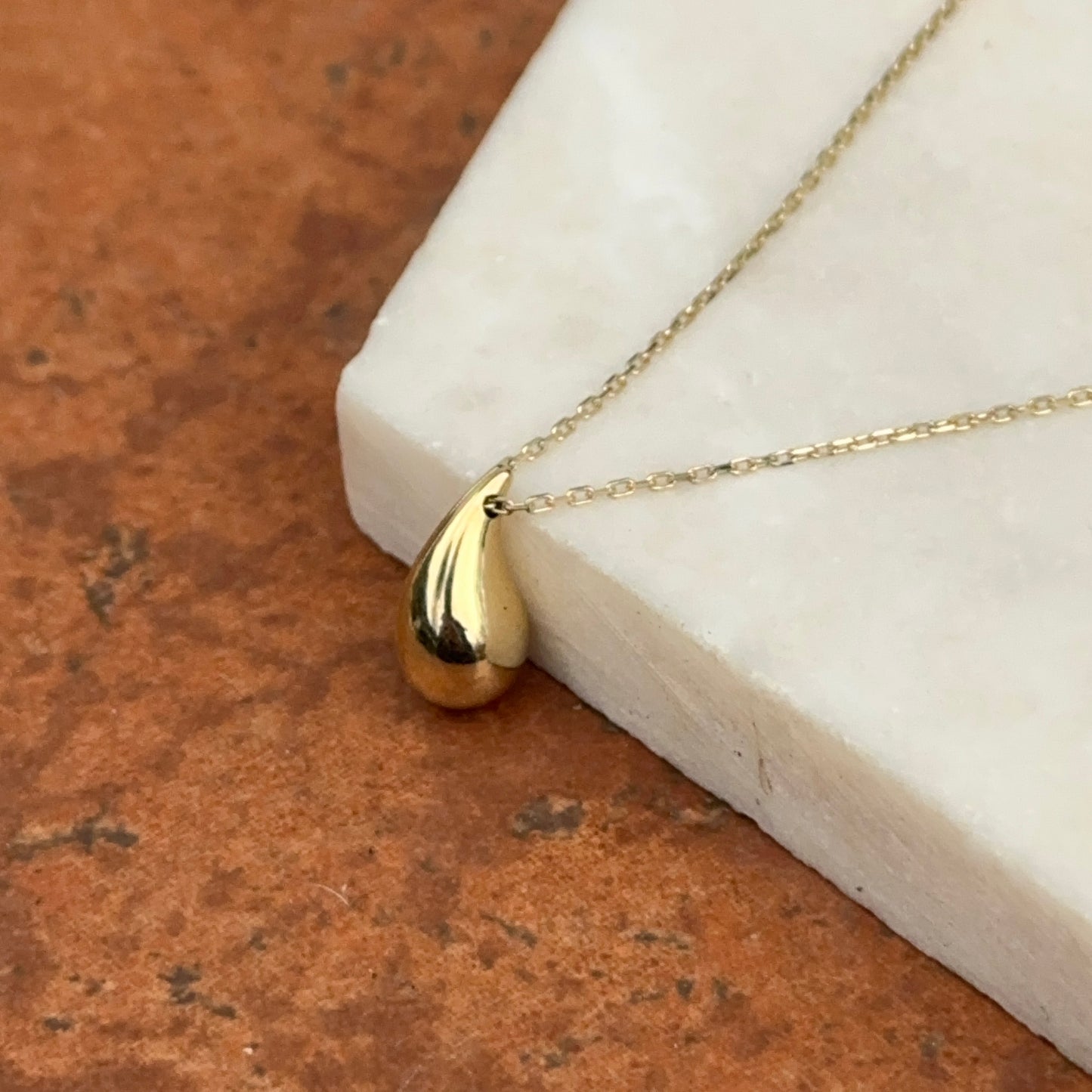 14KT Yellow Gold Tapered Puff Teardrop Pendant Chain Necklace