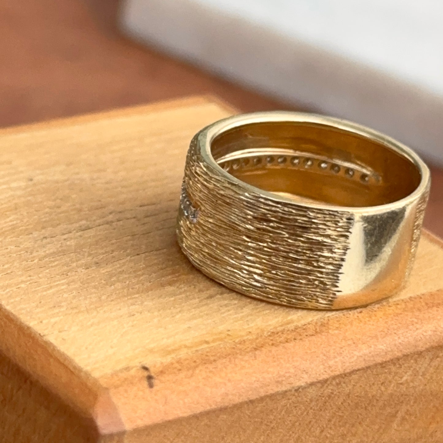 Vintage 14KT Yellow Gold Textured Diamond Cigar Band Ring 6.75