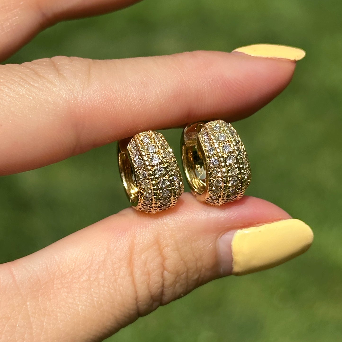 Estate 18KT Yellow Gold Diamond Beaded Huggie Hoop Earrings