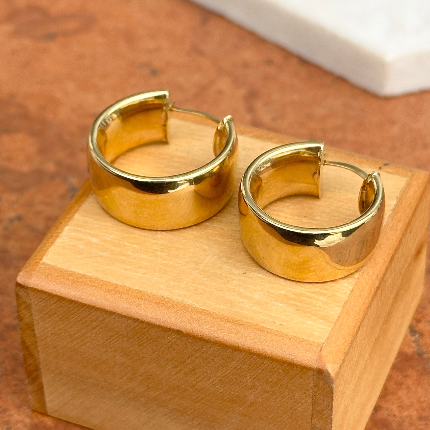 Estate 14KT Yellow Gold Chunky Round Hoop Earrings Mismatch Pair - LSJ