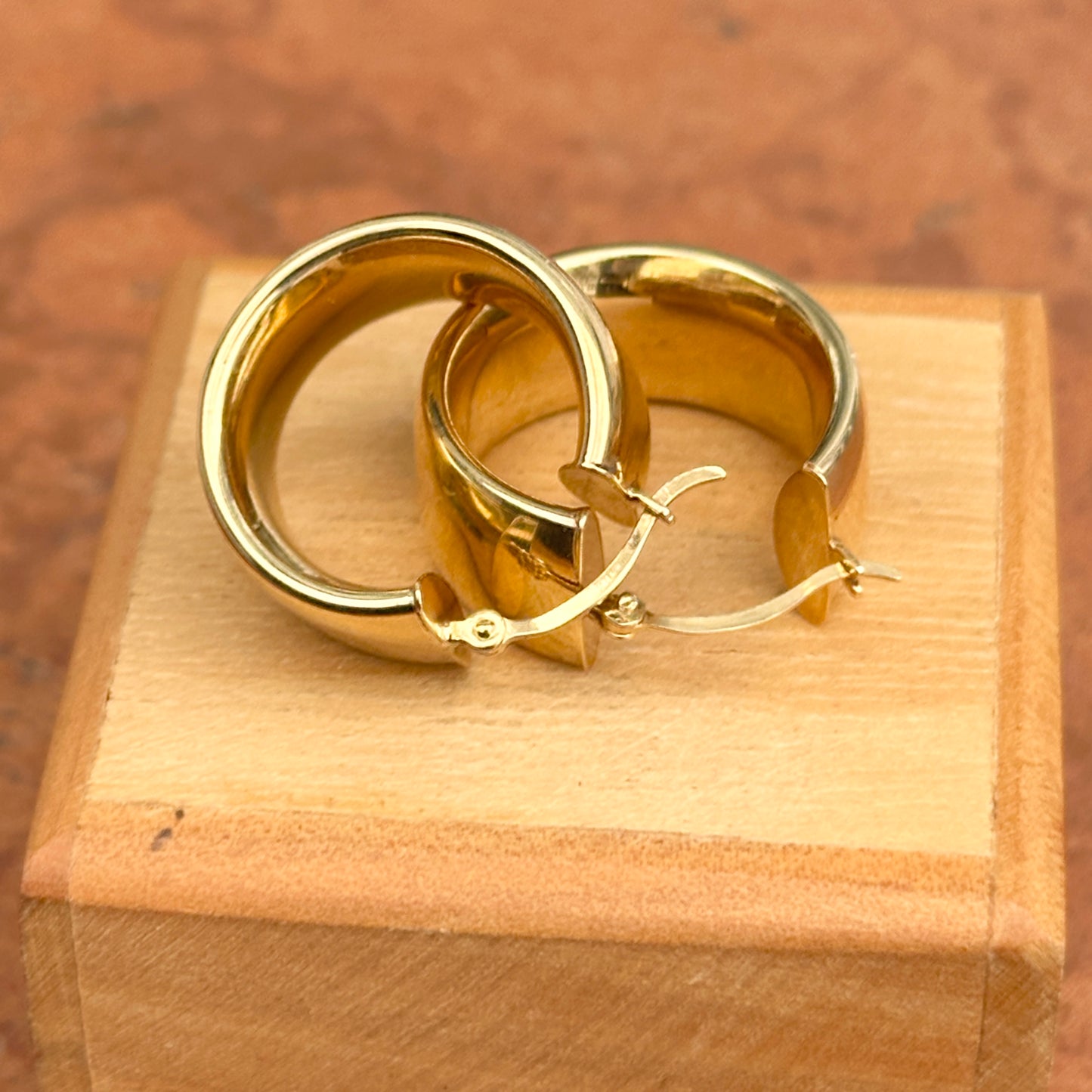 Estate 14KT Yellow Gold Chunky Round Hoop Earrings Mismatch Pair - LSJ