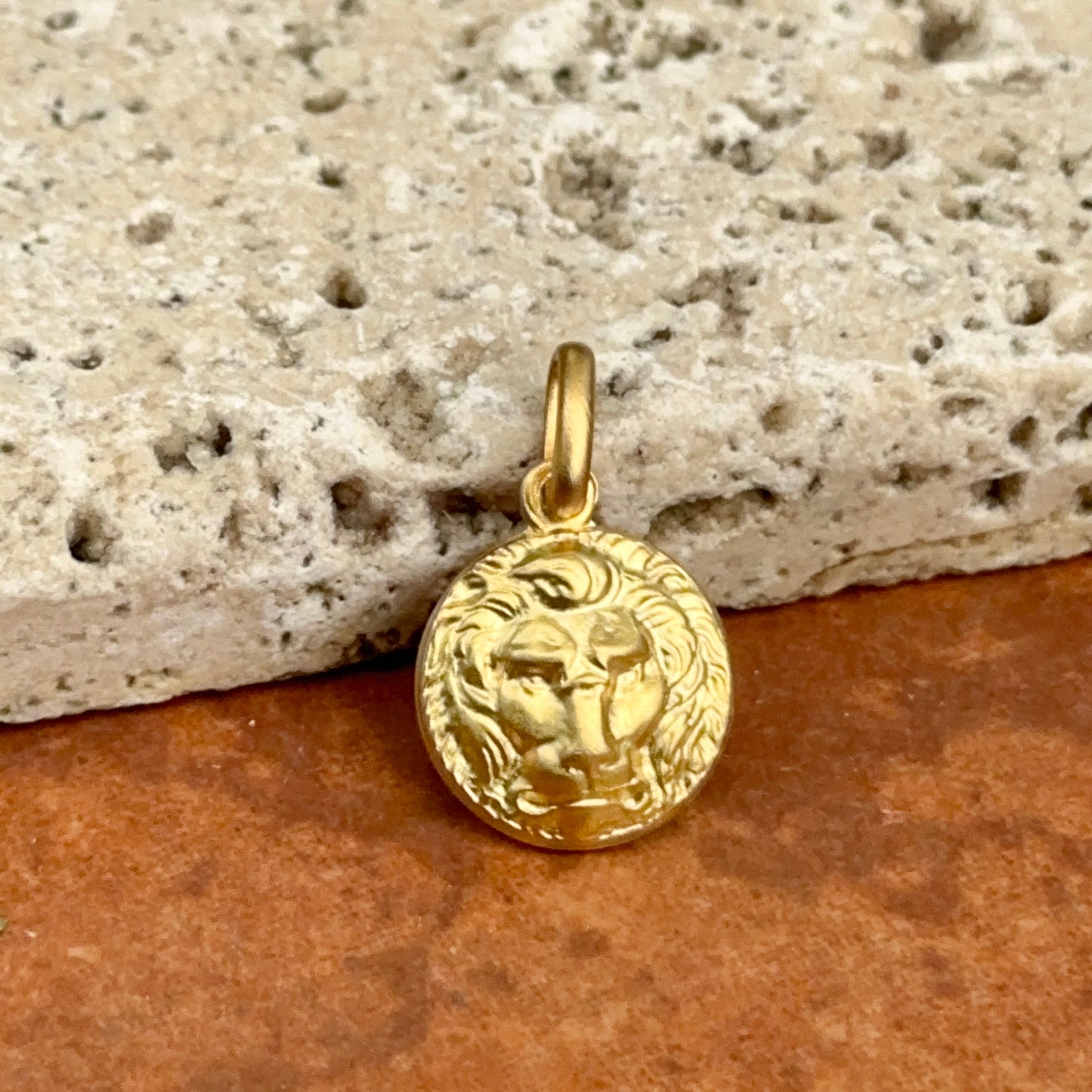 14KT Yellow Gold Lion Head Round Matte Medal Pendant Charm 12mm