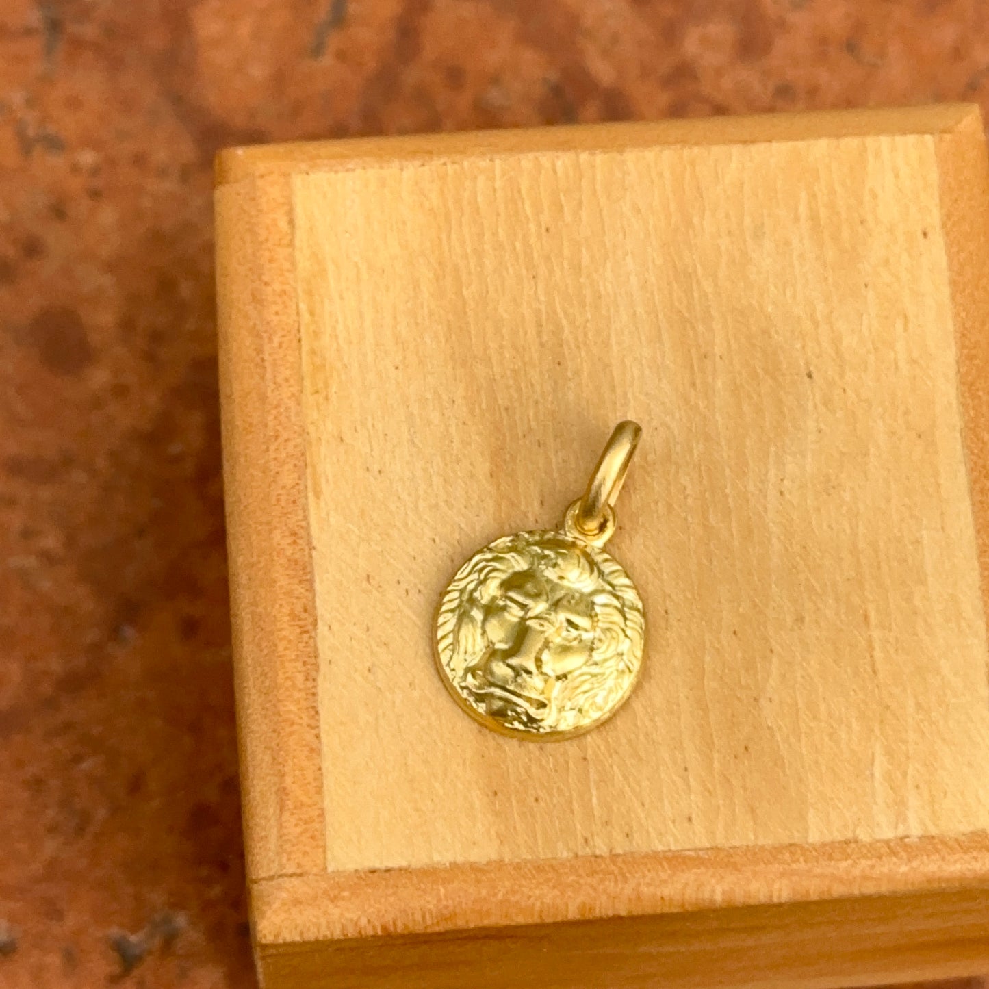 14KT Yellow Gold Lion Head Round Matte Medal Pendant Charm 12mm