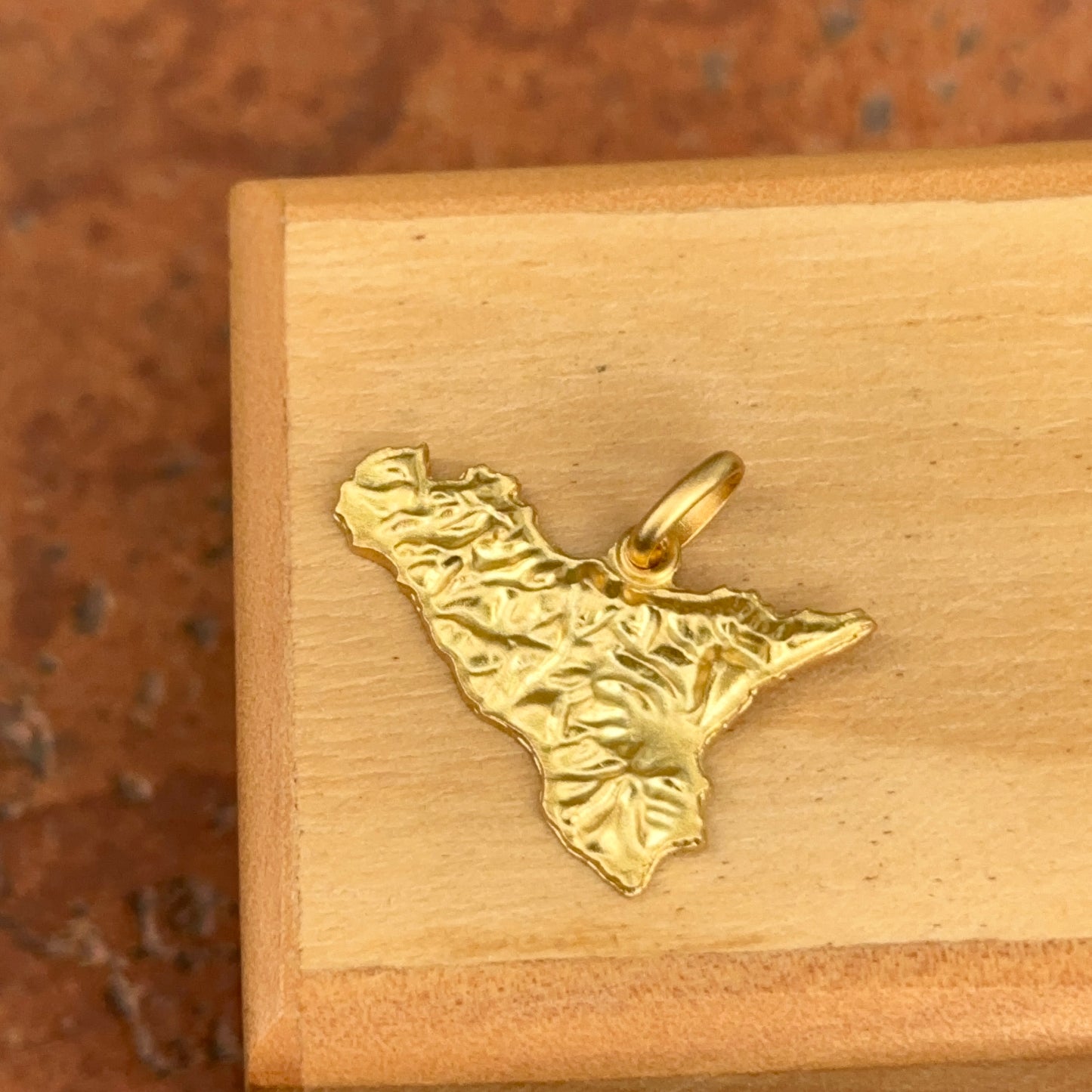 14KT Yellow Gold Matte Sicily Pendant Medal