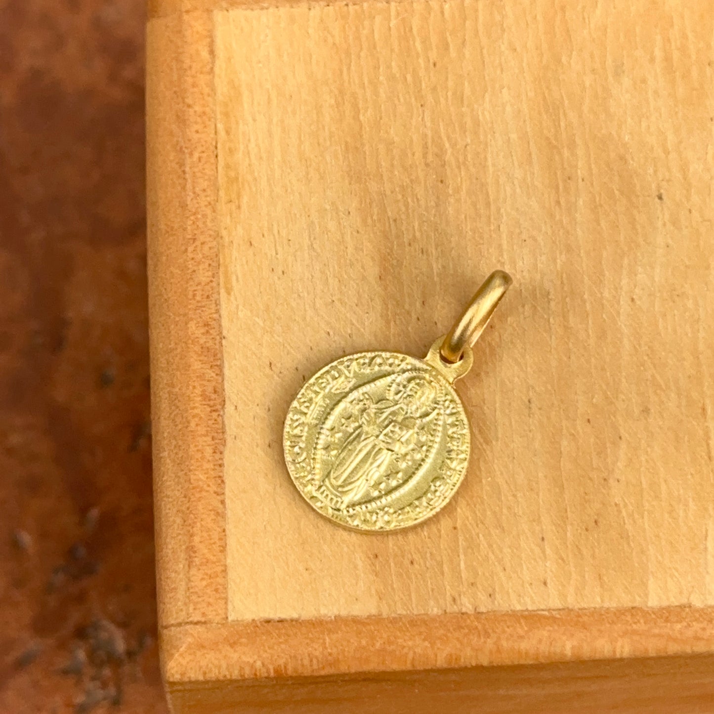 14KT Yellow Gold Italian Zecchino Coin Matte Medal Pendant Charm 12mm