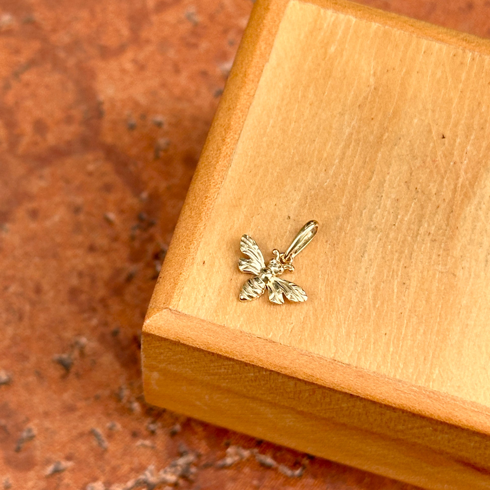 14KT Yellow Gold Honey Bee Detailed Small Pendant Charm - LSJ