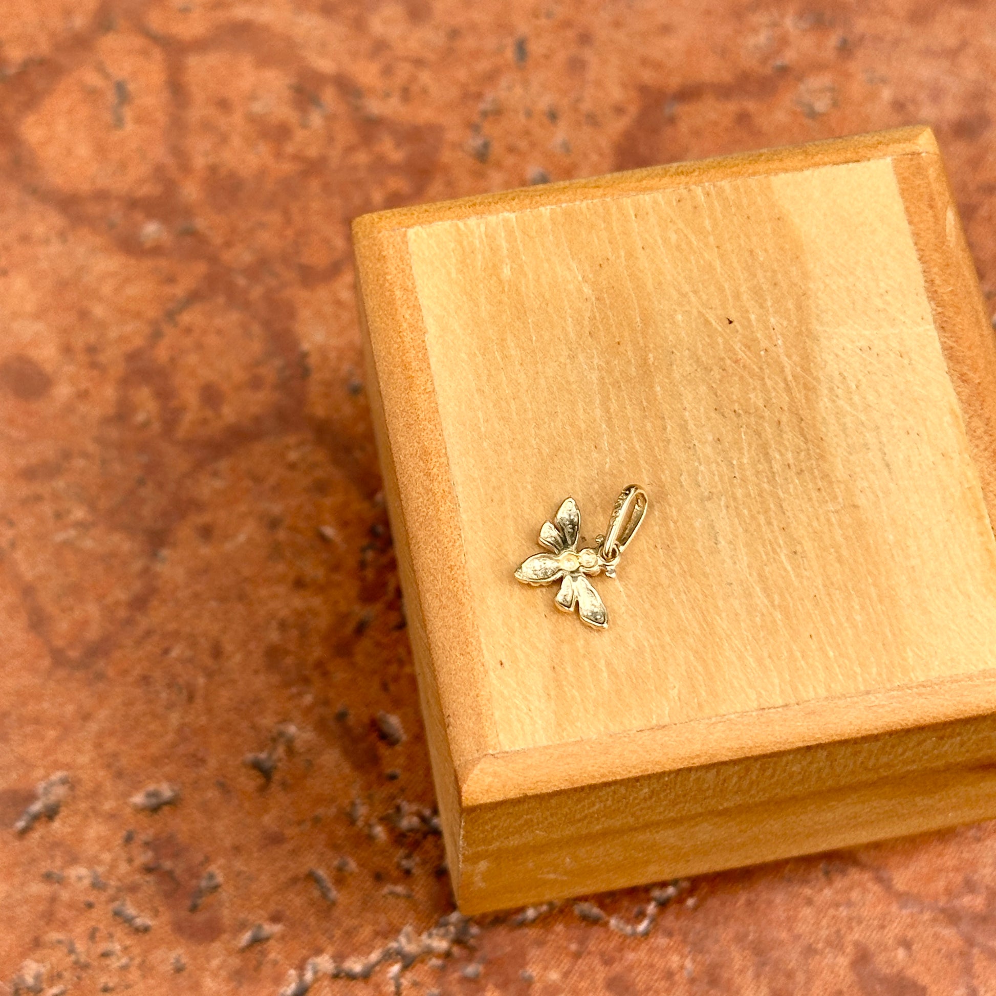 14KT Yellow Gold Honey Bee Detailed Small Pendant Charm - LSJ