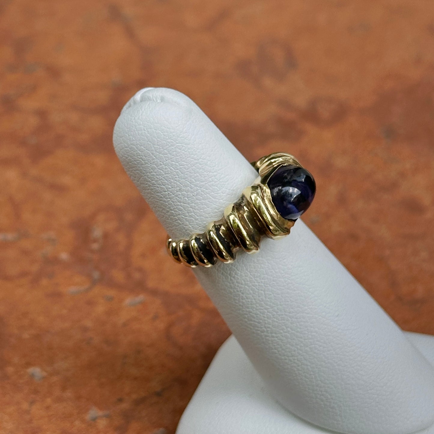 Estate 14KT Yellow Gold Ribbed Purple Oval Iolite Ring