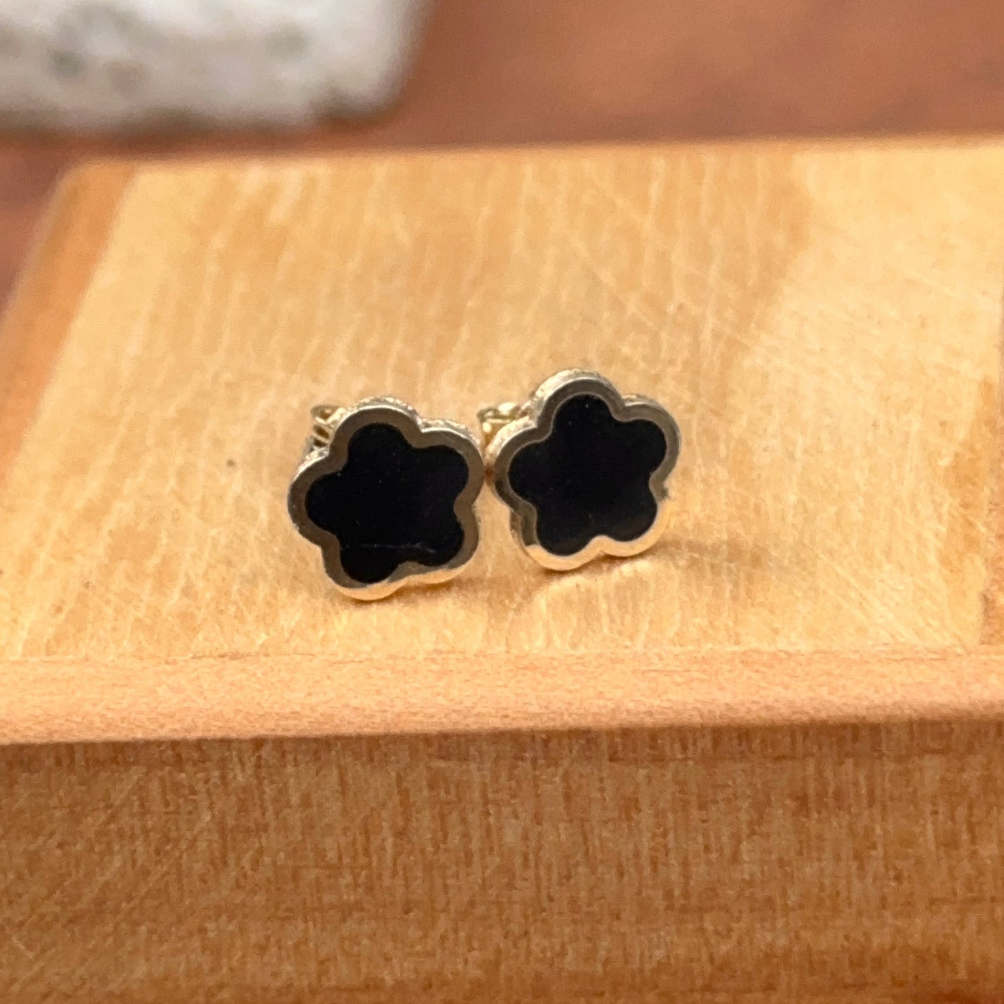 14KT Yellow Gold Black Onyx Flower Stud Earrings