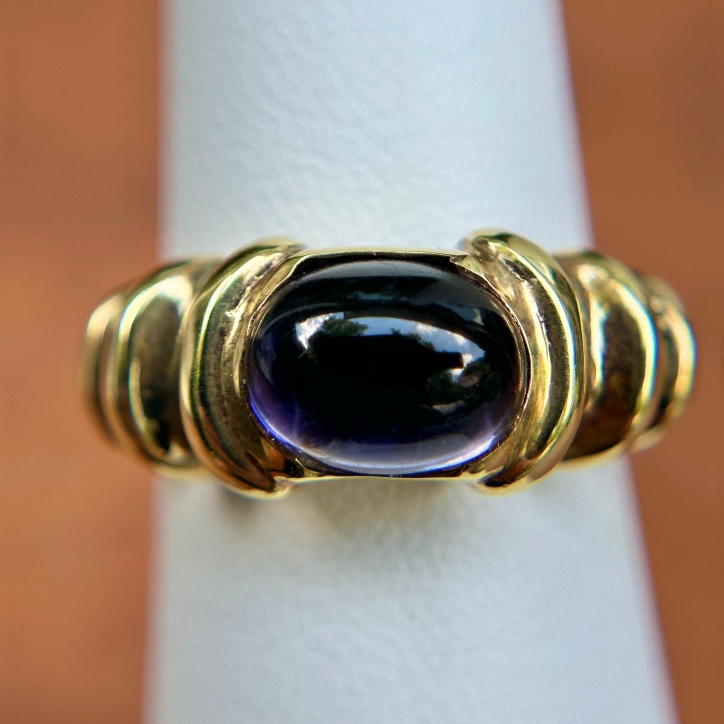 Estate 14KT Yellow Gold Ribbed Purple Oval Iolite Ring