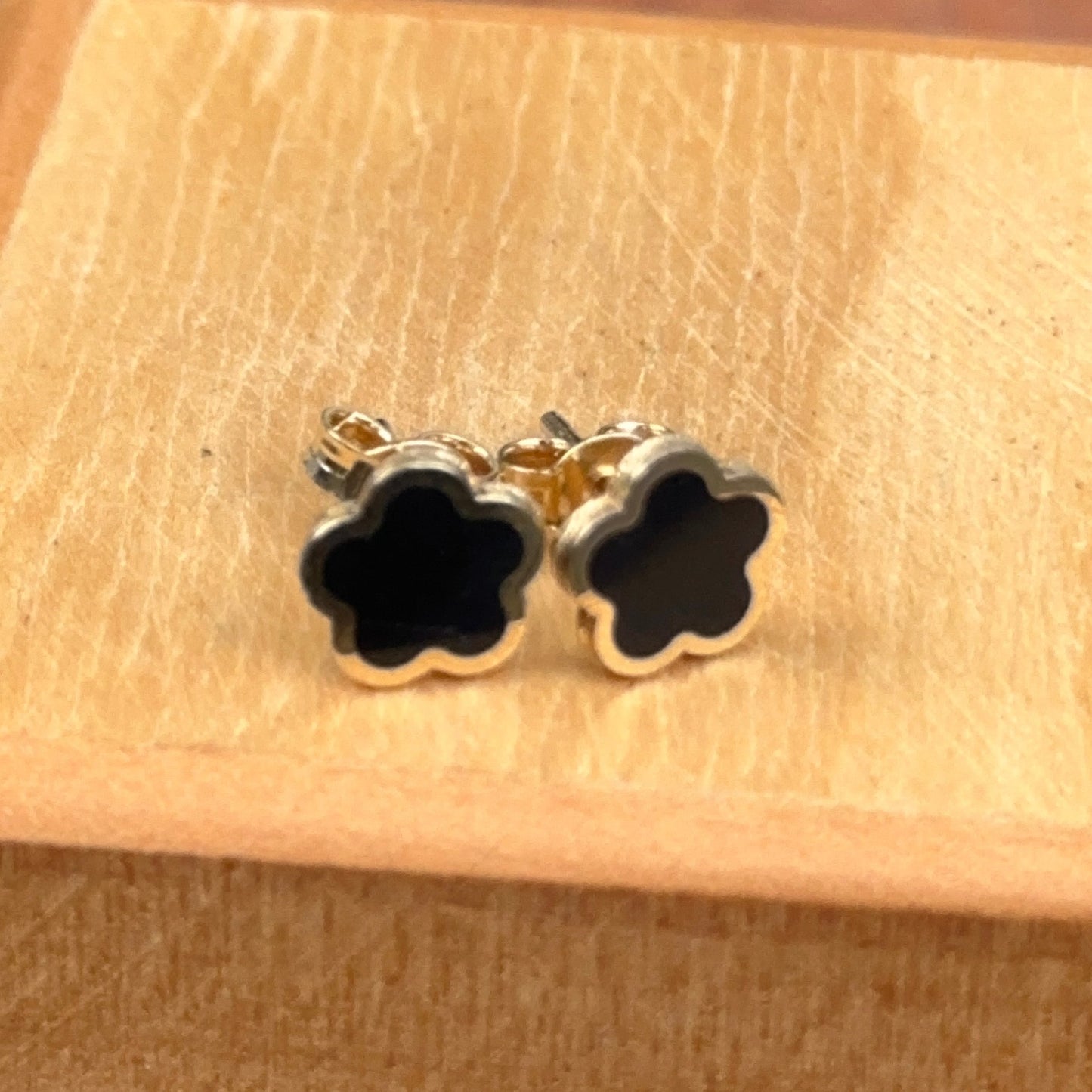 14KT Yellow Gold Black Onyx Flower Stud Earrings