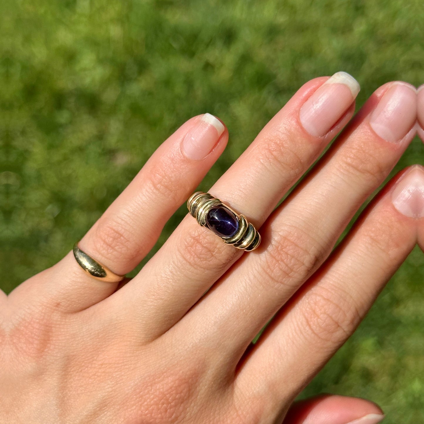 Estate 14KT Yellow Gold Ribbed Purple Oval Iolite Ring