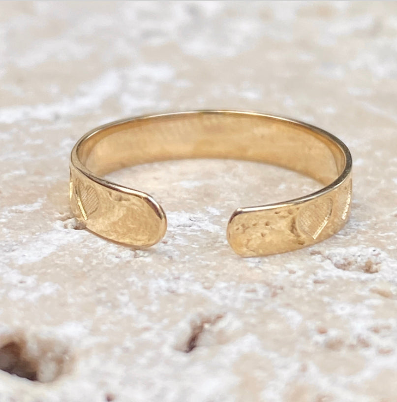 14KT Yellow Gold Embossed Hearts Design Toe Ring