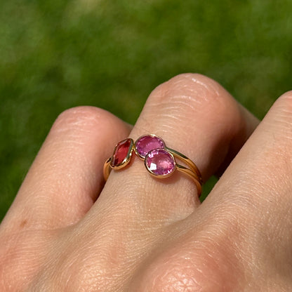Estate 18KT Yellow Gold Bezel Pink and Orange Sapphire Ring